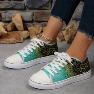 Saraastyle Fashion Casual Plus Size Star Round Toe Lace-Up Sneakers