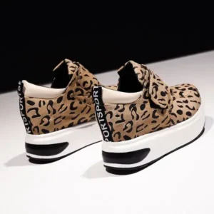 Saraastyle Women Fashion Wedge Leopard Leopard Sneakers